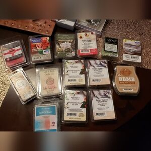 Bundle of 14 wax cubes sets